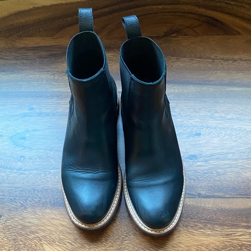 Nisolo Carmen Chelsea women’s black leather boots